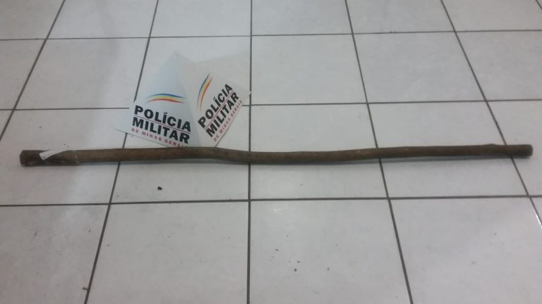 Arma usada em homicídio consumado em Serra dos Aimorés é apresentada pela PM na Delegacia de Polícia Civil de Nanuque.