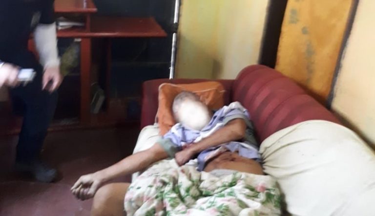Homem foi encontrado morto a facadas dentro de casa no Bairro Vila Esperança em Nanuque, na região nordeste de Minas Gerais.