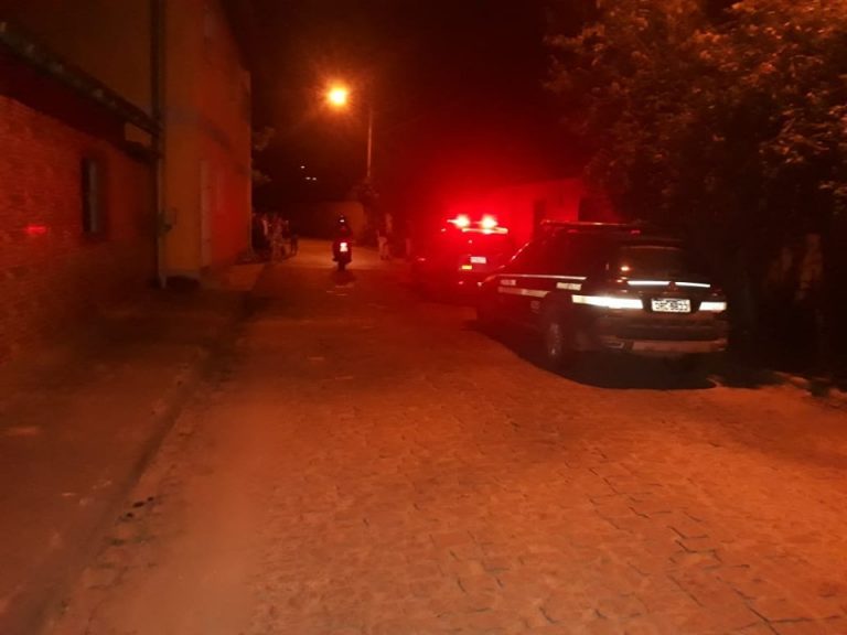 Um homem e uma mulher foram presos após matarem uma pessoa no Bairro Vila Esperança em Nanuque.