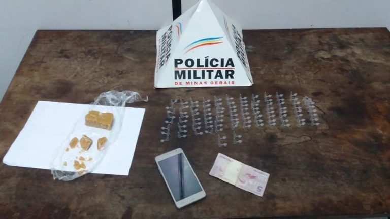 PM prende dois suspeitos de tráfico de drogas em Machacalis.