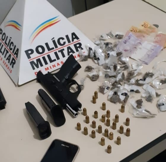 PM de Carlos Chagas prende dois suspeitos por tráfico de drogas e posse de arma.