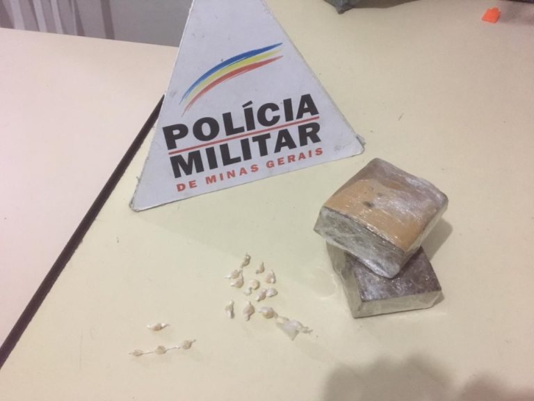 Dois tabletes de maconha e 16 pedras de crack foram apreendidos pela PM de Carlos Chagas no Bairro Cruzeiro.