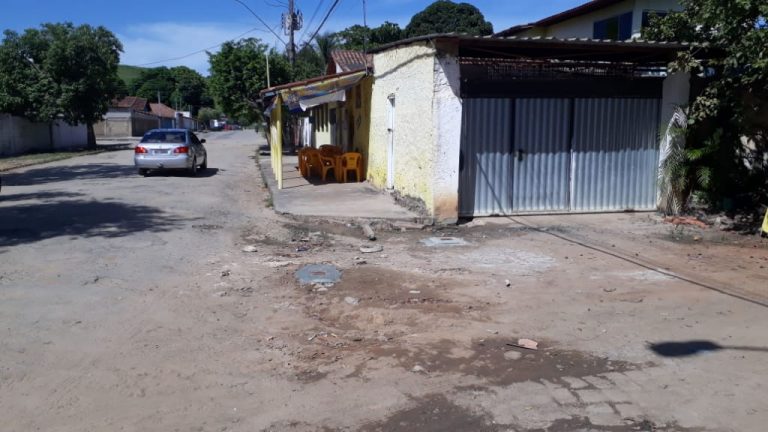 Copasa resolve problema do esgoto na Rua Olival Mendonça na Vila Esperança em Nanuque.