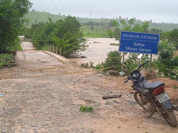 Chuvas torrenciais deixam municípios do Vale do Mucuri ilhados.
